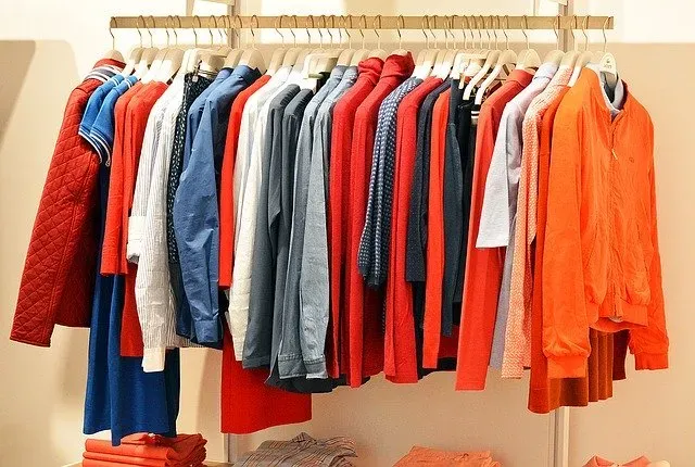 Achetez des vêtements chics à petits prix sur les sites de friperie