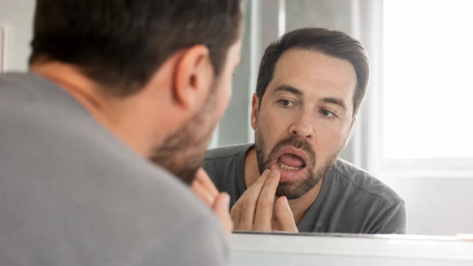 Aphte dans la bouche : comment le soigner rapidement ?