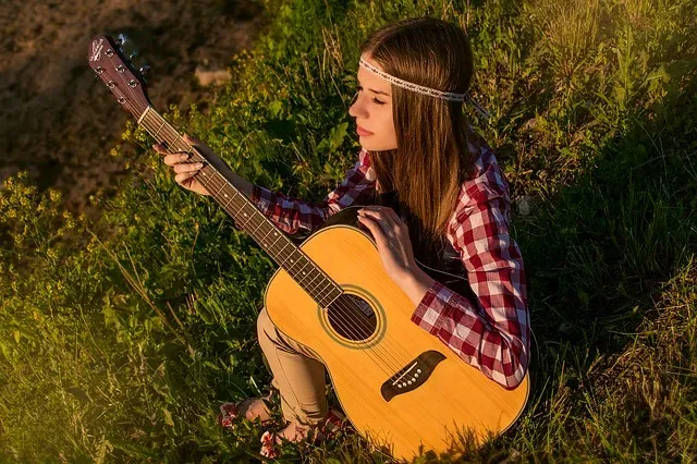 Guitare folk : optez pour l’appellation phosphore-bronze pour vos cordes