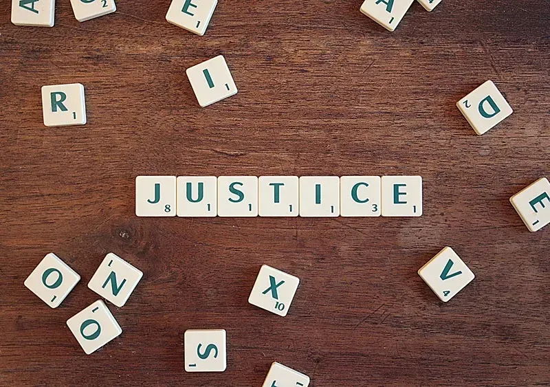 La rédaction et la signification des actes judiciaires et extra-judiciaires par un huissier